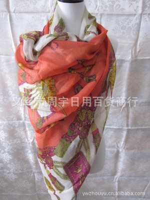 2013新款絲巾批發與工廠承接 真絲斜紋綢小方巾的市場機遇